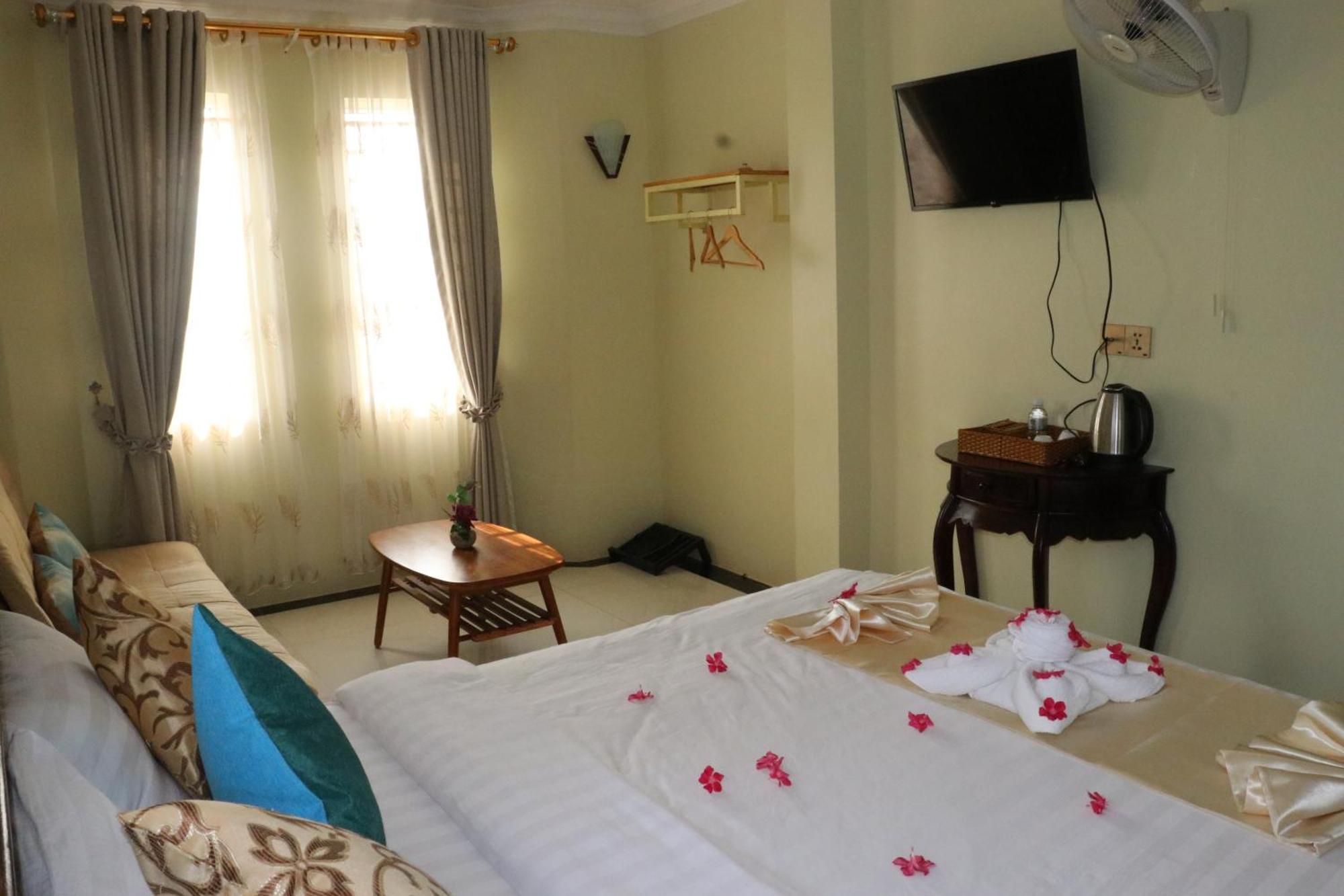 Ahha Boutique Kampot Hotel Buitenkant foto