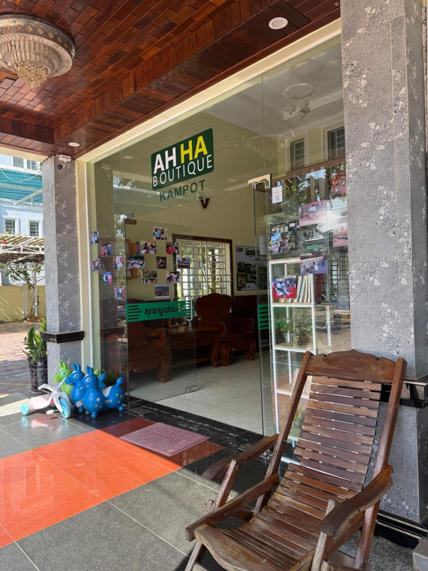 Ahha Boutique Kampot Hotel Buitenkant foto